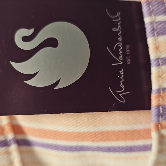 Gloria Vanderbilt Purple and Cream Striped Fabric Capri - Picture 4 of 12